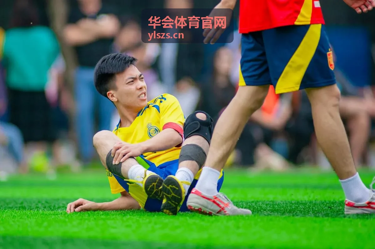 华会体育官网赛事直播集锦：门将连续扑救画面